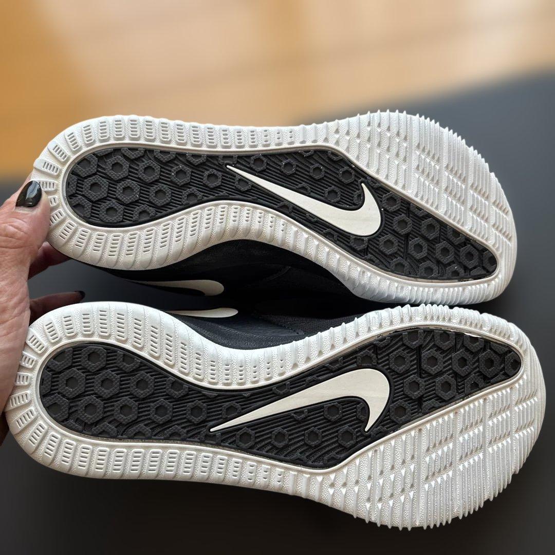 NIKE バレーボールシューズ　24.5cm