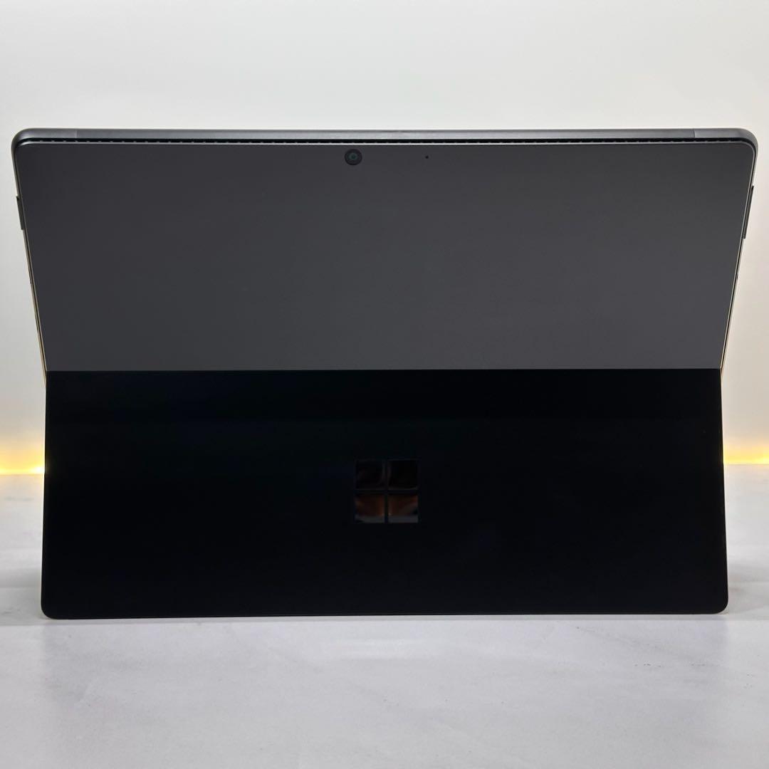 【準新品】　Surface Pro8 i5/8/256 Office