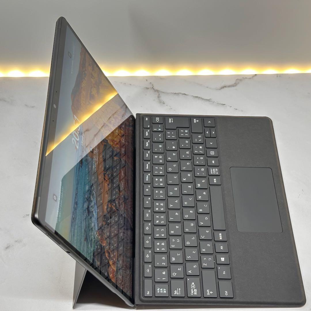 【準新品】　Surface Pro8 i5/8/256 Office
