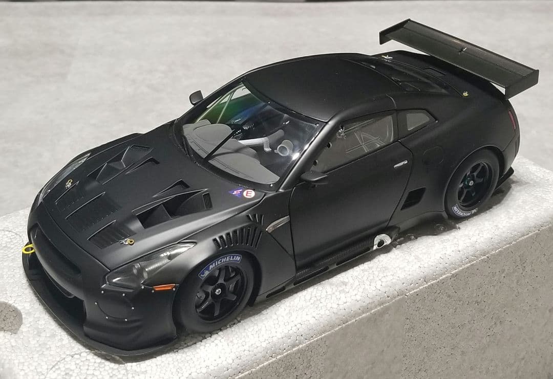 【レア美品】オートアート 1/18 日産 GT-R R35 FIA GT1 レア美品】オートアート 1/18 日産 GT-R R35 FIA GT1 - メルカリ