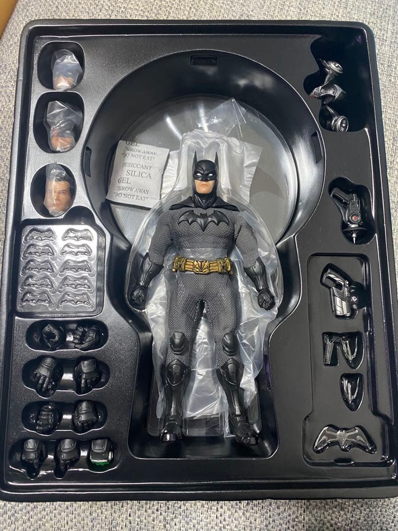 マ*ル様 mezco バットマン ソブリンナイト