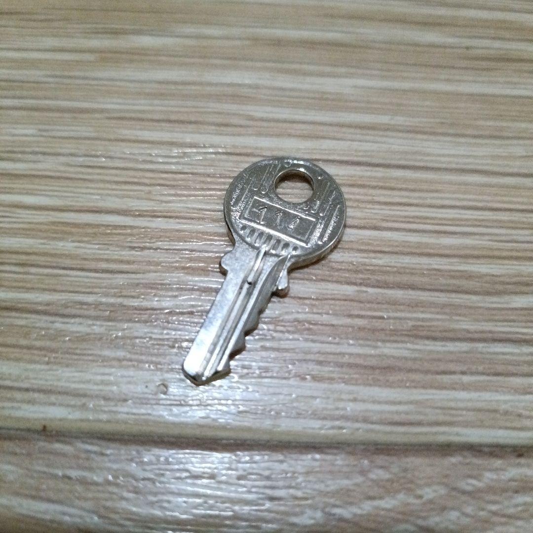 エルメス カデナ 114番 シルバー 南京錠 鍵付き - メルカリ