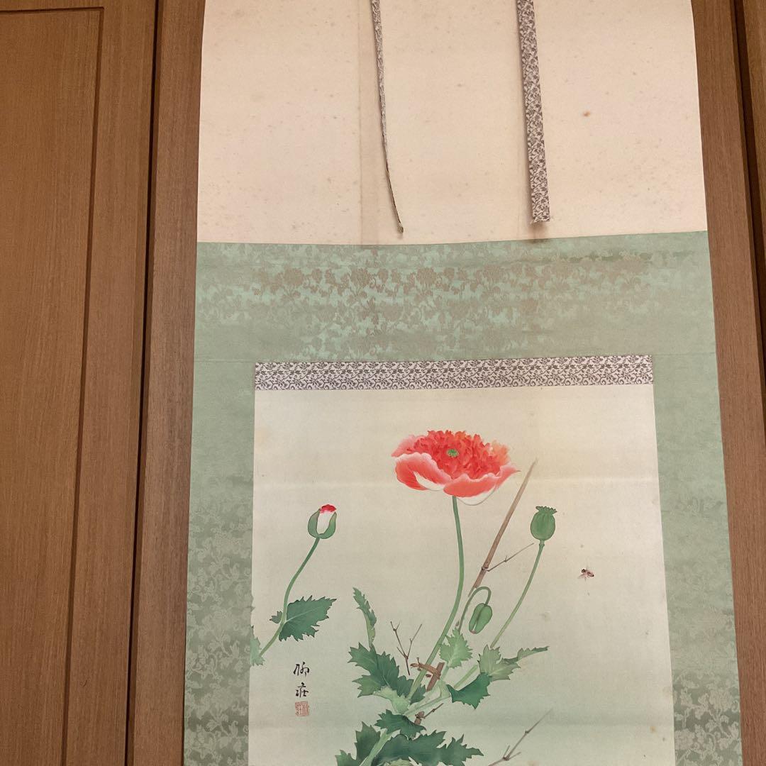 梅 荘 作 絹本 彩色 密画 《 芥子の花図 》 共箱 軸先鹿軸