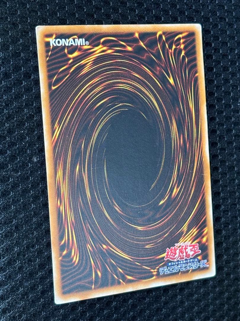 S*m様 美品　ブラック・マジシャン　レリーフ　遊戯王