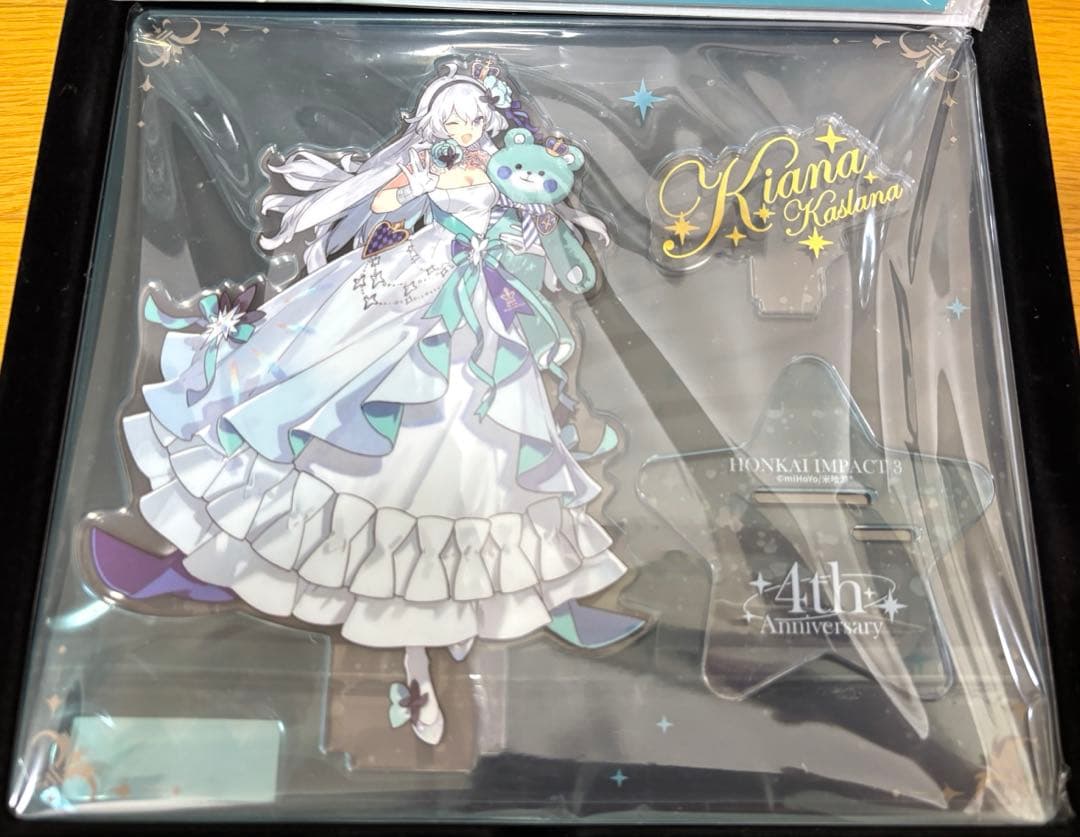 【限定品】崩壊3rd 4周年記念ボックス キアナver + クリアファイル　貴重