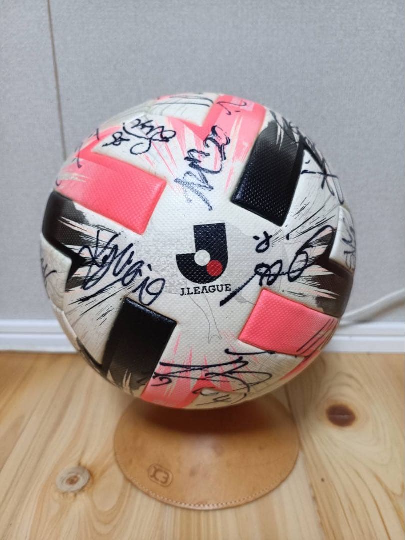 Jリーグ公式試合球】愛媛FC トップチーム 全選手直筆サイン入り adidas