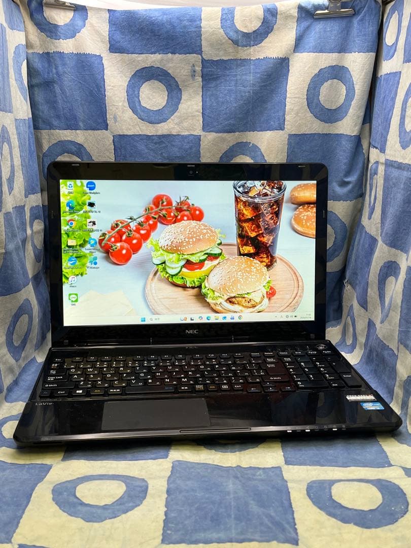 綺麗ブルーレイ☆快適SSD☆大人な黒ノートパソコン♪カメラ付