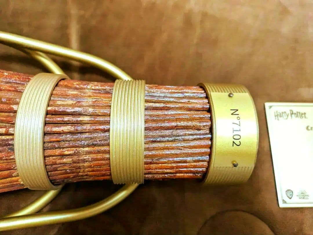 ハリー・ポッター 1/1スケールニンバス2000 プロップレプリカ