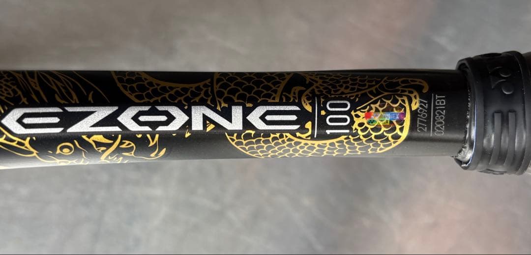 EZONE 100大坂なおみモデルグリップ2&Babolatのストリングス付き