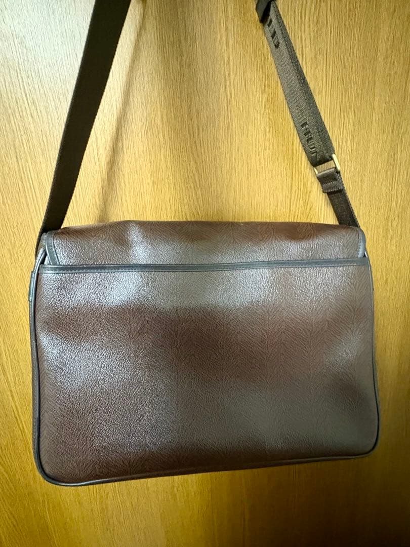 ハンティングワールド レザー(本革) ショルダーバッグ メッセンジャー