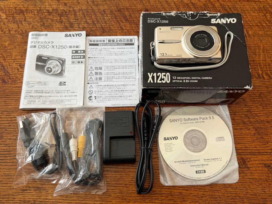 動作確認済】SANYO DSC-X1250 12メガピクセルデジタルカメラ - メルカリ
