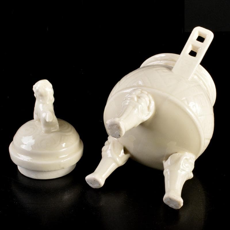 中国美術 徳化窯白磁 獅子摘 三足香炉 C 6267 - メルカリ