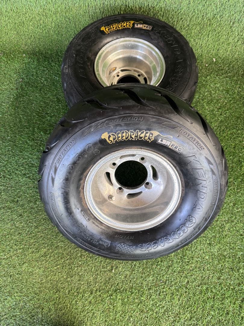 キ*K様 ケンダ SPEEDRACER 18x9.5-8 タイヤホイールセット