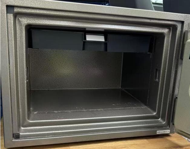 中古美品 コクヨ ホームセーフ 耐火金庫 コンピューターロックHS-E10