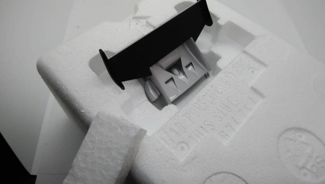 ポルシェ　911 カレラ RSR ターボ　1/18