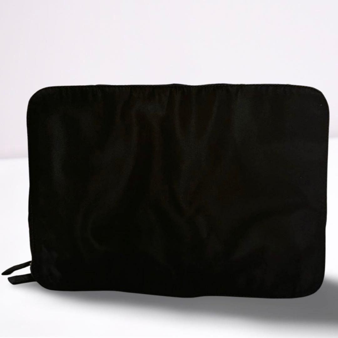 正規品】プラダ PRADA ナイロン ジップポーチ 黒 三角ロゴ 男女兼用