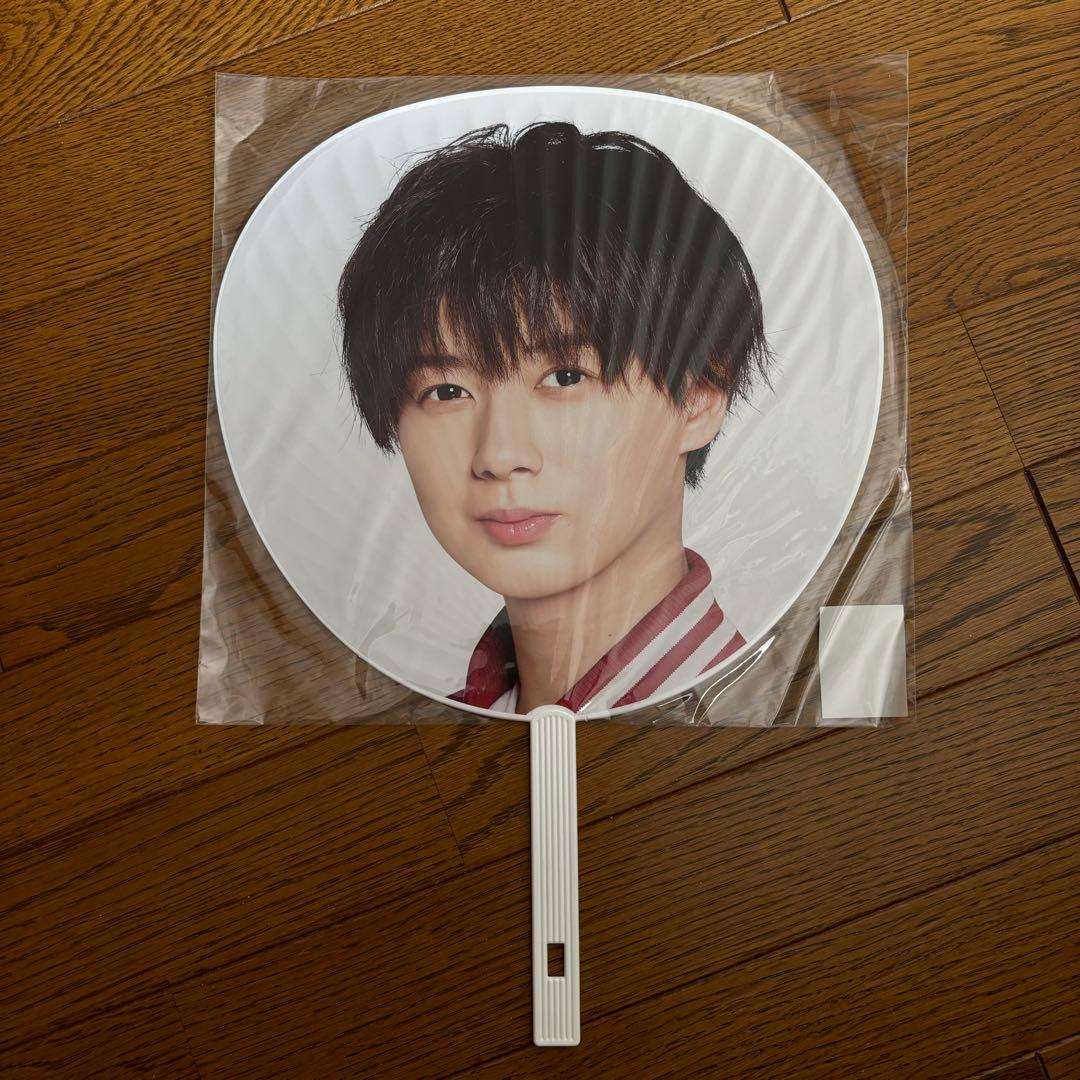 井上瑞稀 うちわ - メルカリ