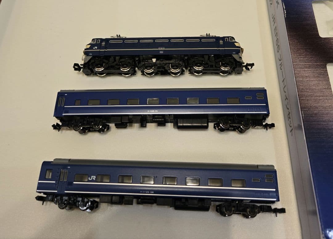 ブルートレイン 計10両(EF66と客車と電源車)