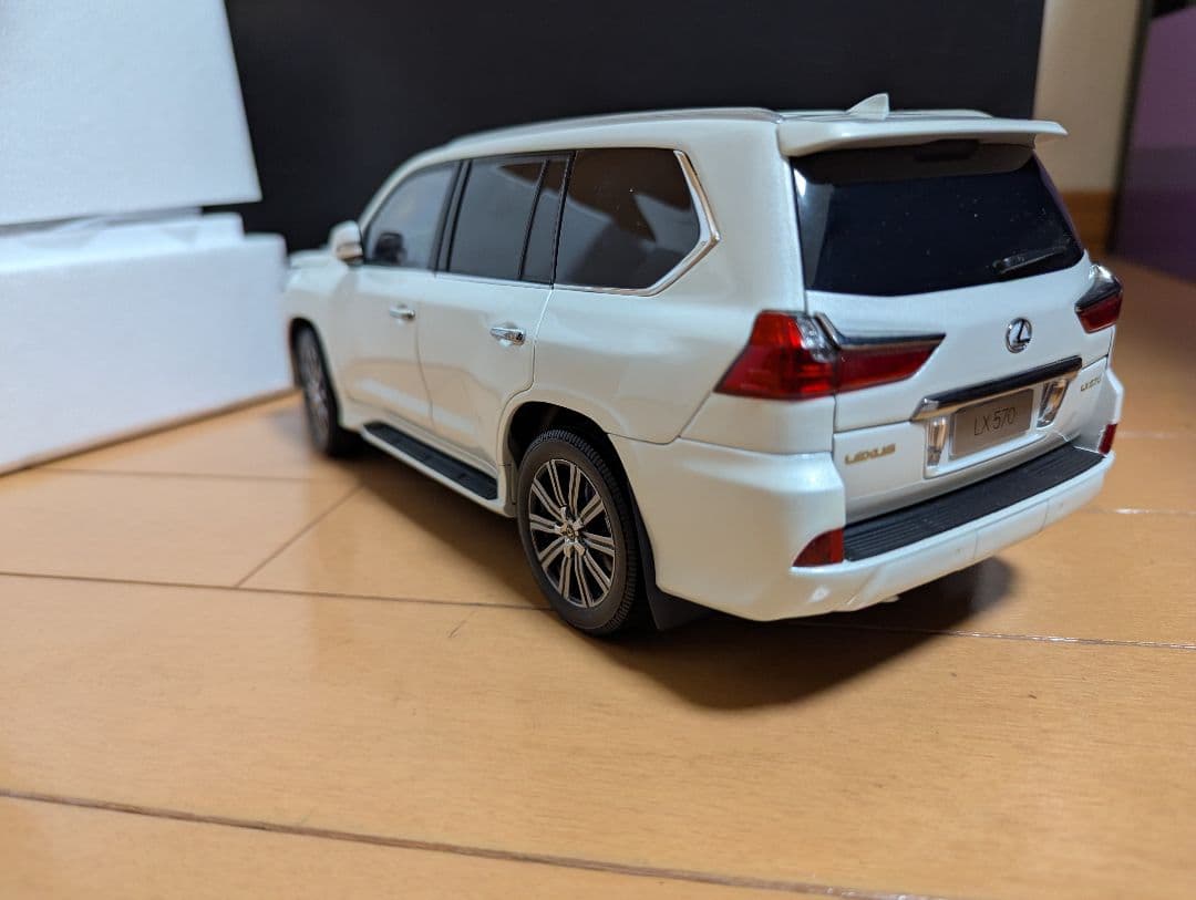 kyosho 1/18 LEXUS LX570 京商