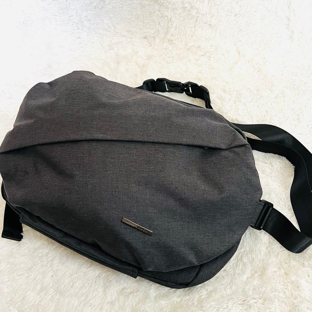 美品】クイックパック QUICKPACK13 ボディバッグ ダークグレーA4可