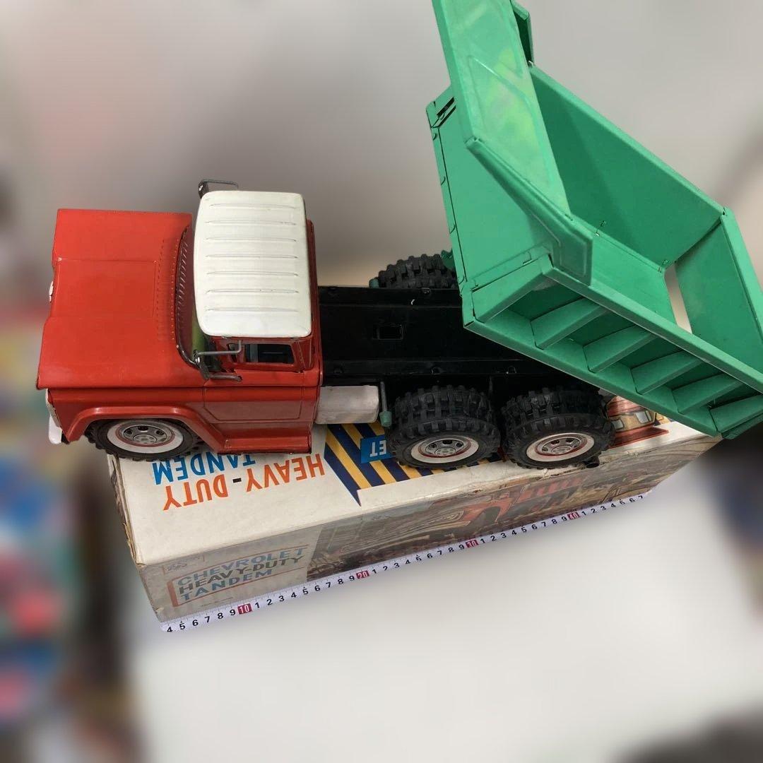 1960年代初めにシボレーヘビーダンプトラック、珍しい色のアサヒ玩具で精密に製作
