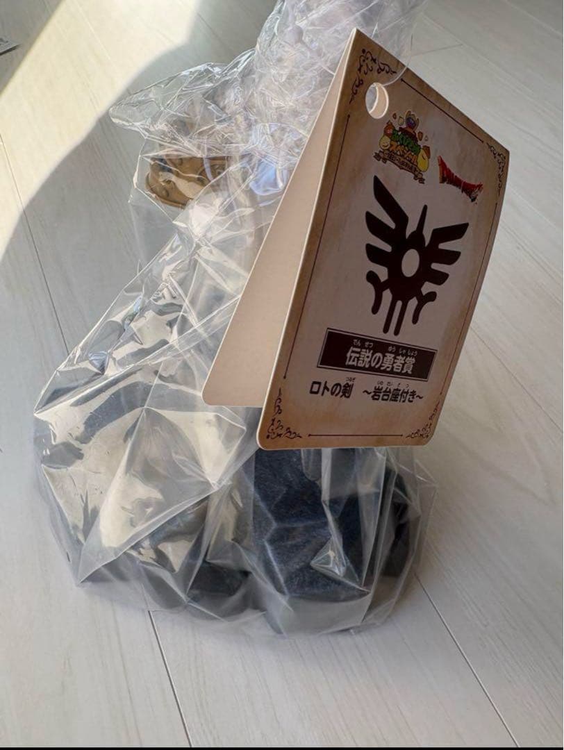 ロトの剣 フィギュア 岩の台座付き ニジゲンノモリ ドラクエ福引 伝説