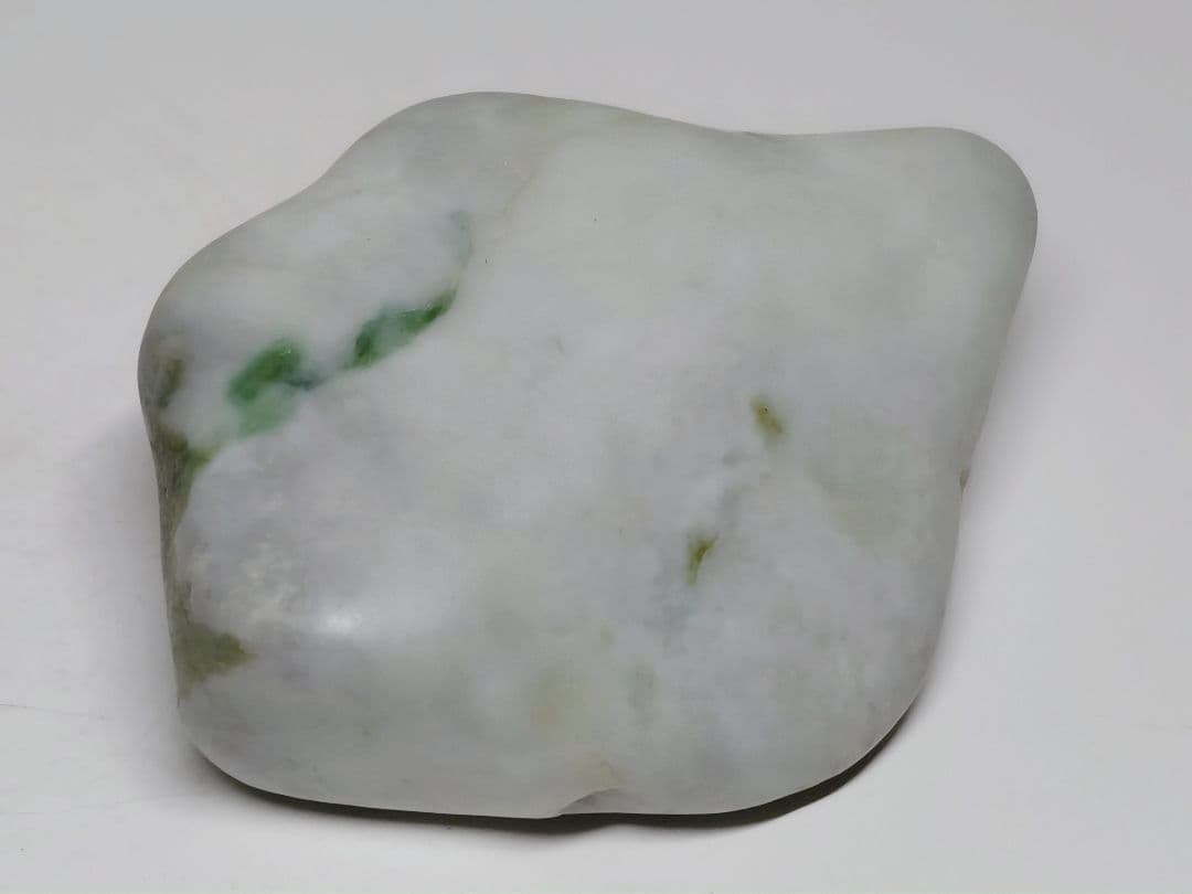 糸魚川160 翡翠 146g ヒスイ 原石 鑑賞石 自然石 誕生石 鉱物 鉱石