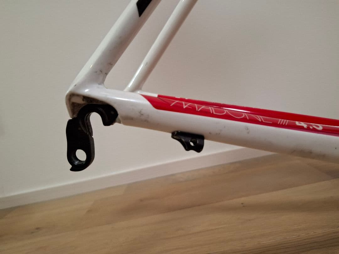 ま*ろ様 TREK MADONE4.5 フレームセット カーボンフレーム 56サ