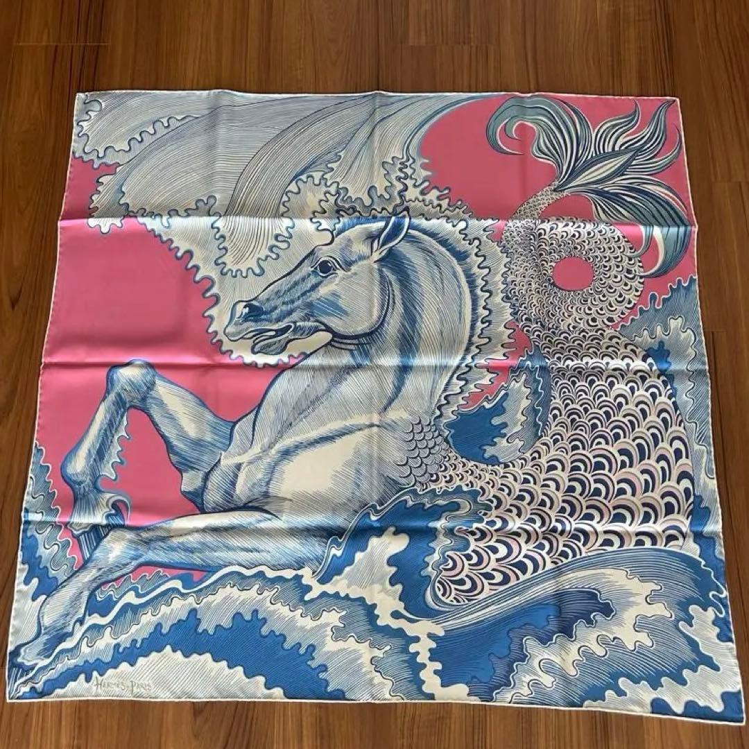 エルメス　カレ90ダブルフェイス《シュヴァル・シレーヌ》