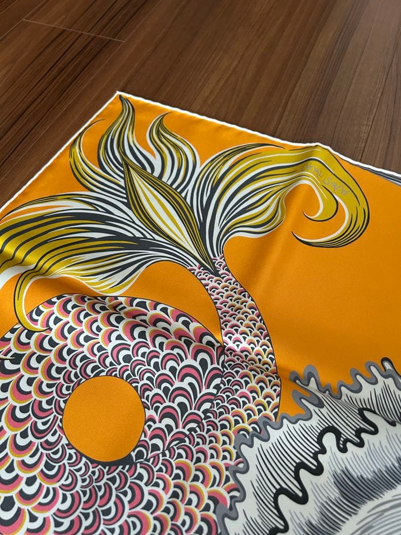 エルメス　カレ90ダブルフェイス《シュヴァル・シレーヌ》