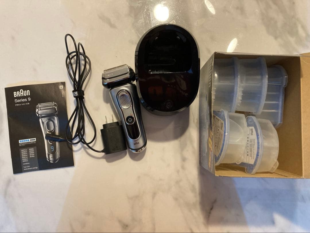 Braun Series 9 メンズ電気シェーバー Amazon | ブラウン シリーズ9 9390cc-v 洗浄機+シェーバーケース付き