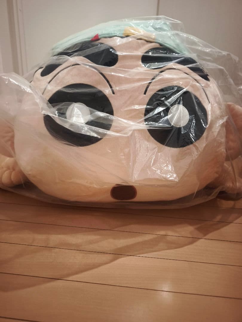 クレヨンしんちゃん　特大寝そべりぬいぐるみ