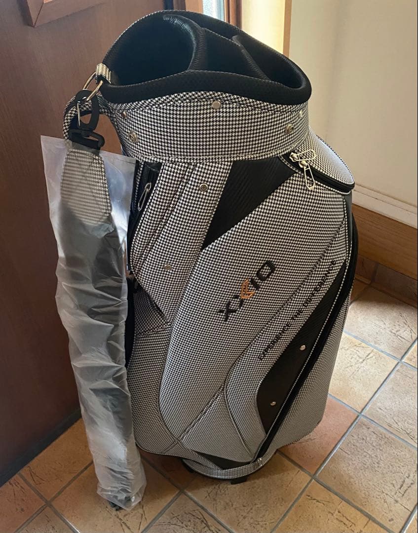 新品未使用XXIOゼクシオ ゴルフ キャディバッグ 千鳥格子柄 グレー系