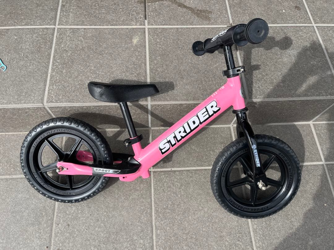 ストライダー スポーツモデル 12インチ ピンク - メルカリ