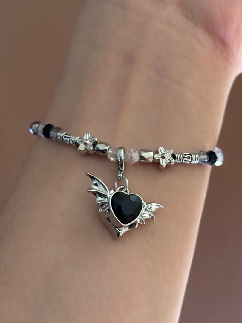ハート型チャームのブレスレット - メルカリ