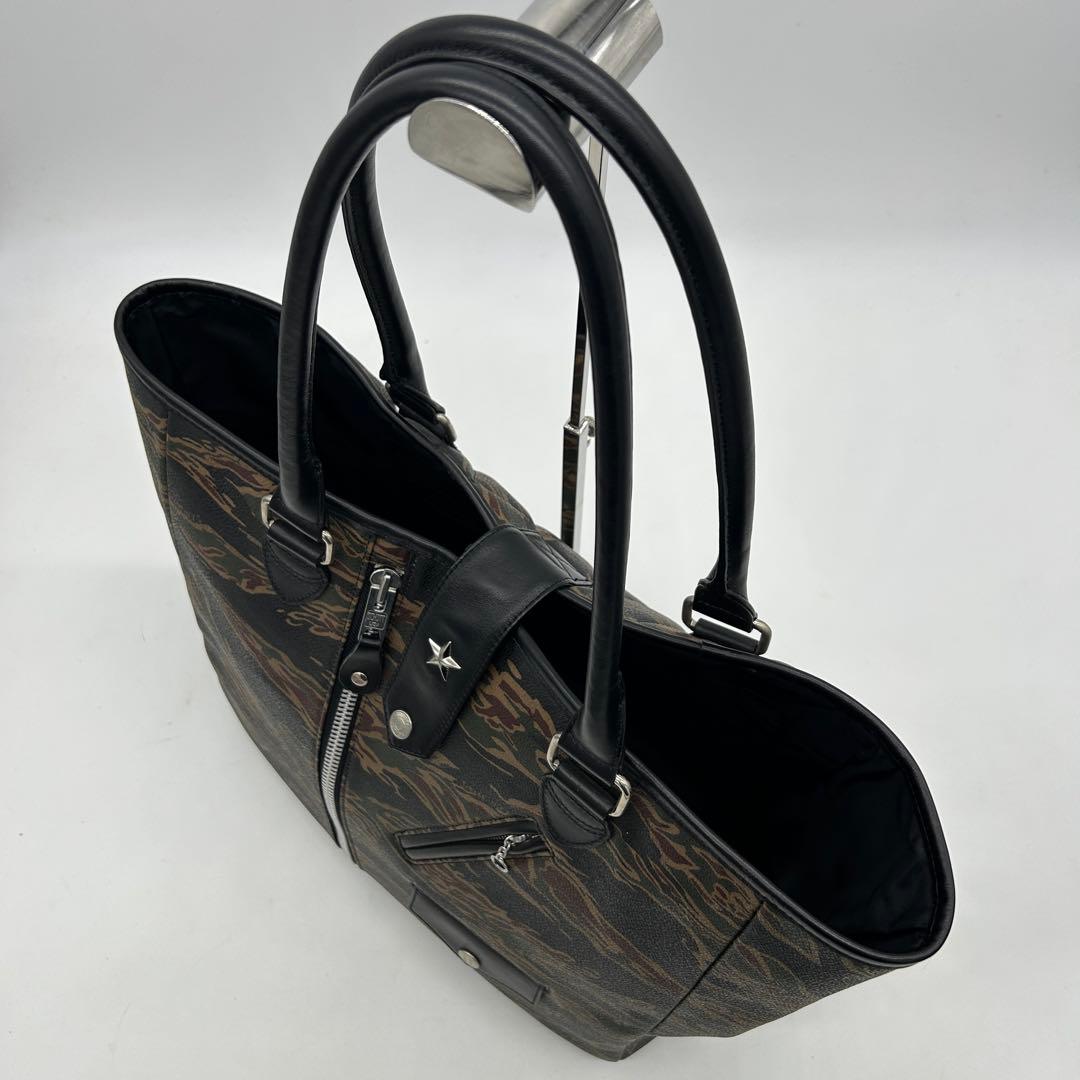 極美品 A4可】ショット トートバッグ カモフラ スタースタッズ