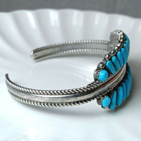 613 ZUNI バングル 刻印〚JE ZUNI 〛ニードルポイント ターコイズ