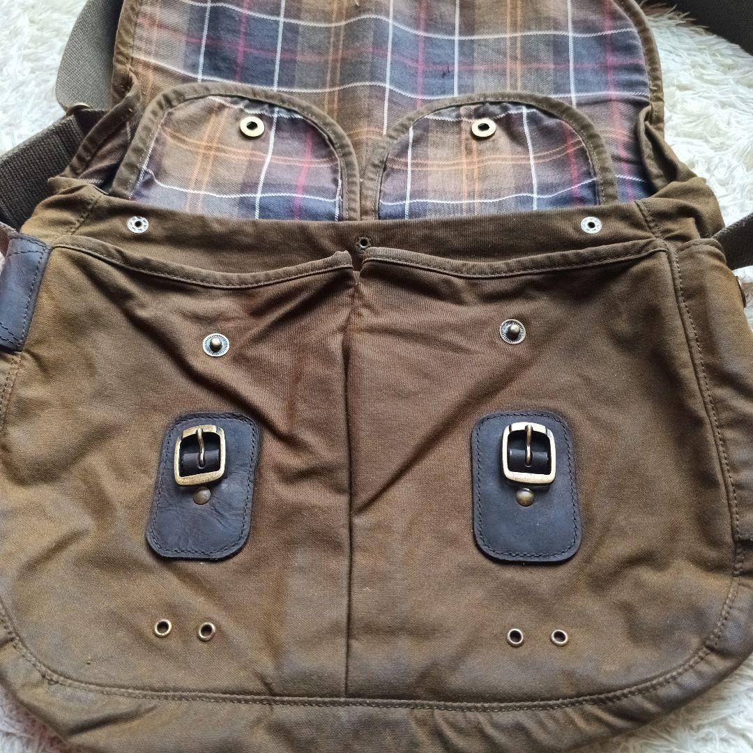 Barbour Tarras ワックス レザー トリム ショルダーバッグ - メルカリ