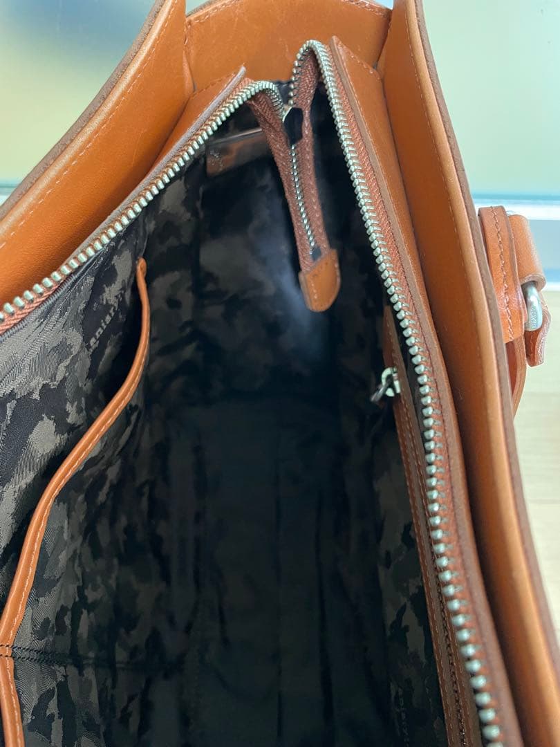 アニアリ] トートバッグ アクシスレザー 26-02000 サンプル品 - メルカリ