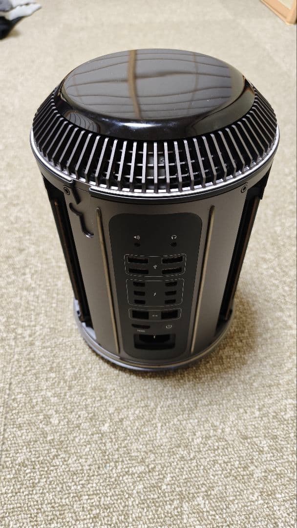 Apple Mac Pro (ブラック) 本体と電源ケーブル - メルカリ