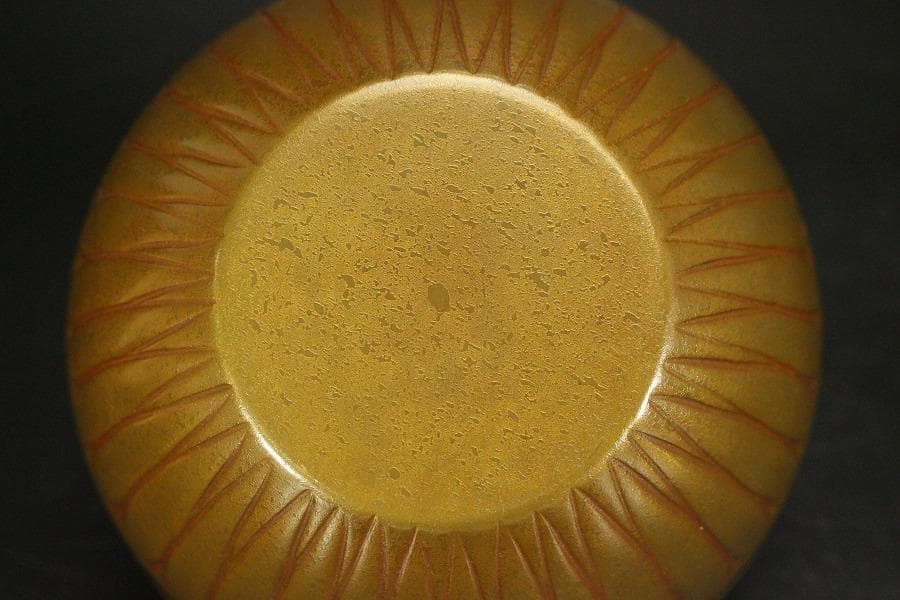 千家伝来 一ノ瀬宗也作 唐銅 雲蓮花弁彫刻紋 建水 共箱(LC848) - メルカリ