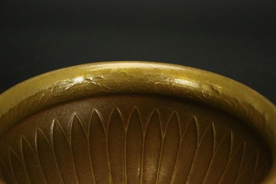 千家伝来 一ノ瀬宗也作 唐銅 雲蓮花弁彫刻紋 建水 共箱(LC848) - メルカリ