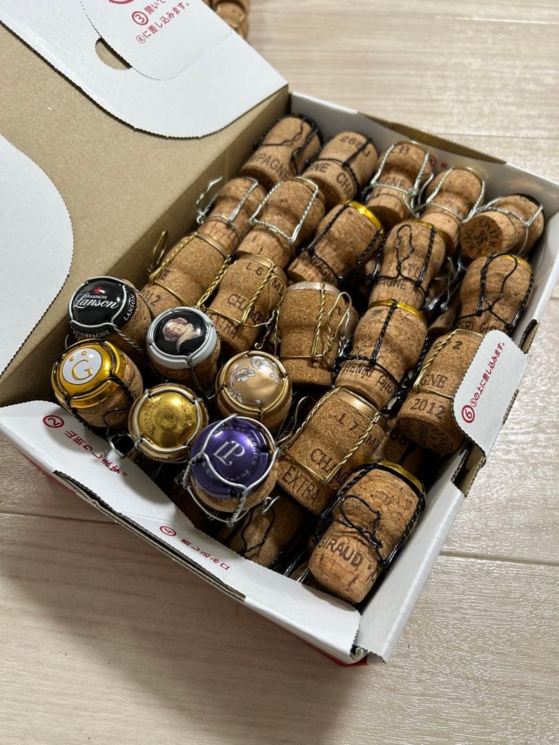 高級シャンパンのコルクとミュズレの46個セット（クリュッグとベル