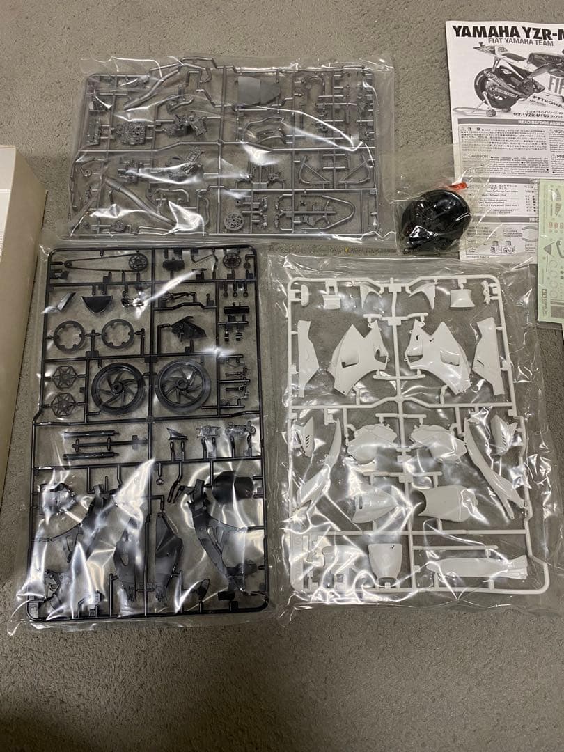 タミヤ 1/12 ヤマハ YZR-M1 '09 フィアットヤマハチーム