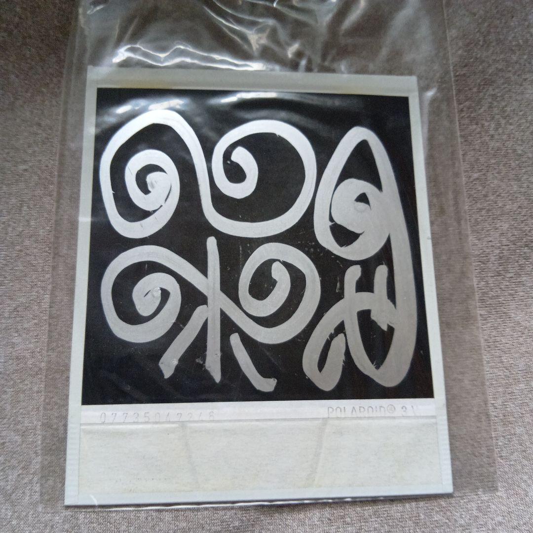 FANATIC CRISIS 和也の直筆サイン入りポラロイド①