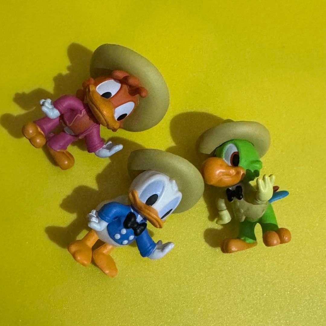 三人の騎士 スノードーム ディズニー　ドナルド　ホセ　パンチート　フィギュア