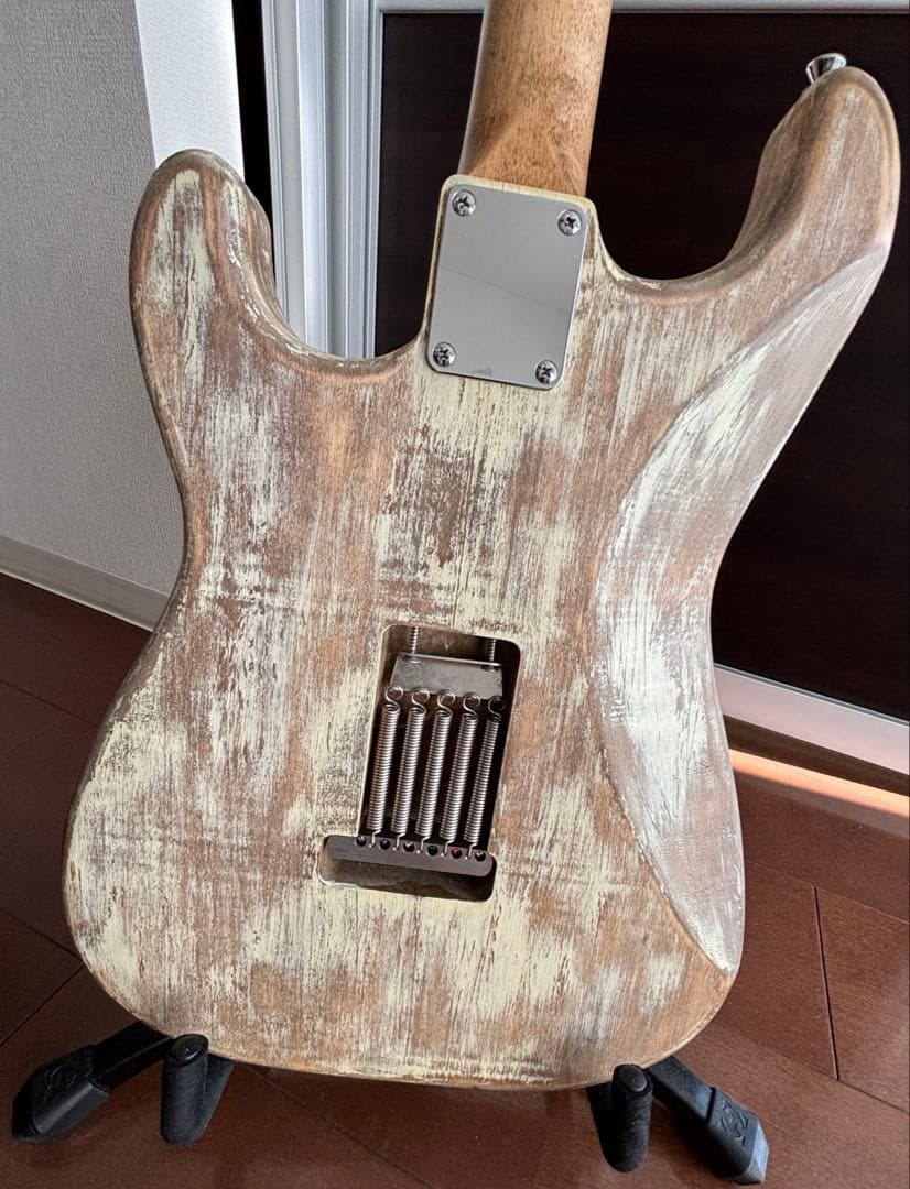 ストラトキャスタータイプ　日本製2Pバスウッドボディ　国産ネック