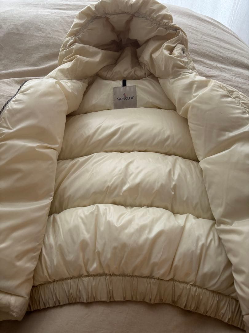 MONCLER フード付きダウンジャケット 袖ファー オフホワイト サイズ2