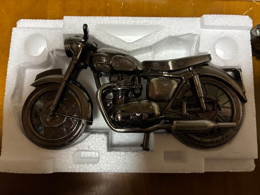 レッドバロン　BMW RS & Triumph T120 Bonneville