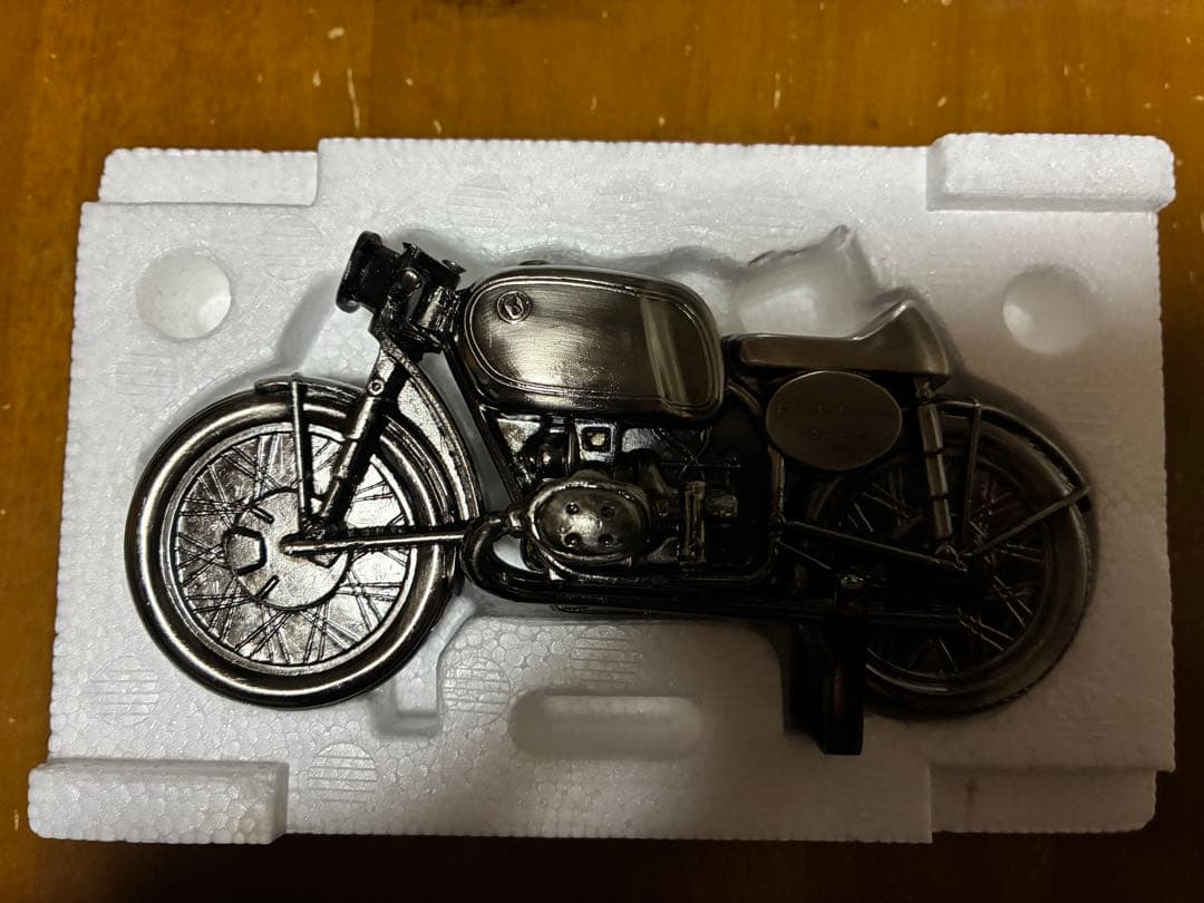 レッドバロン　BMW RS & Triumph T120 Bonneville